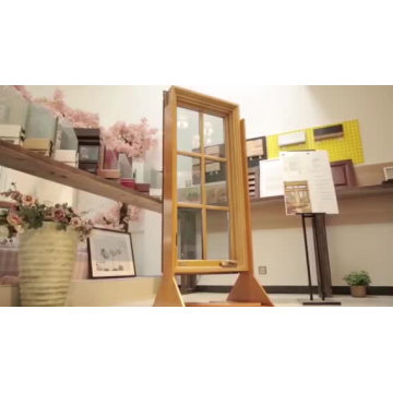 Fenêtre ouverte à manivelle avec cadre en bois, norme américaine, avec grille et moustiquaire